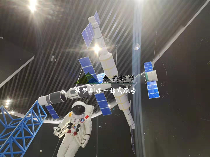 中国空间站舱外航天服模型